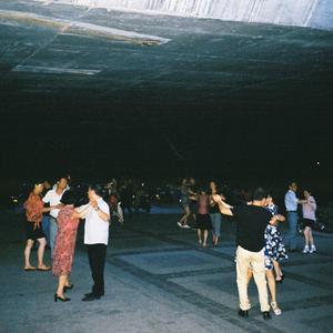 美女黑洞洞被人操
