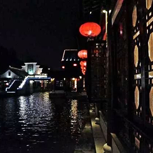 美女黑洞洞被人操
